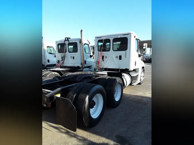 2016 FREIGHTLINER/MERCEDES CASCADIA 125