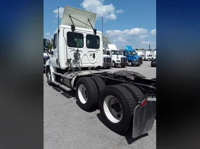 2017 FREIGHTLINER/MERCEDES CASCADIA 125