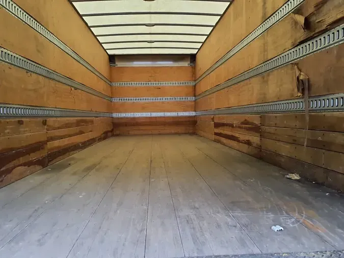 2018 FREIGHTLINER M2 106