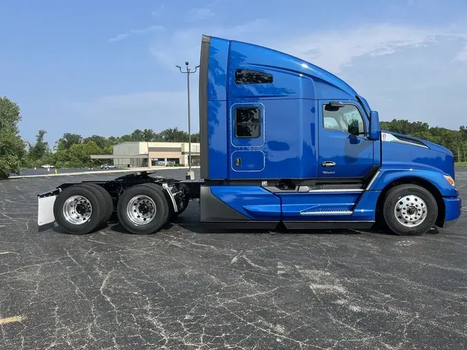 2025 Kenworth T680