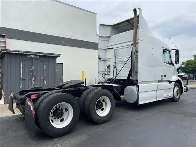 2020 VOLVO VNR640
