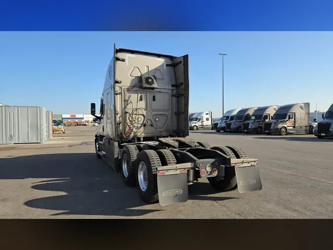 2022 Freightliner Cascadia 126