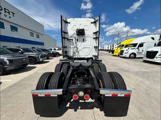 2022 Freightliner Cascadia 126