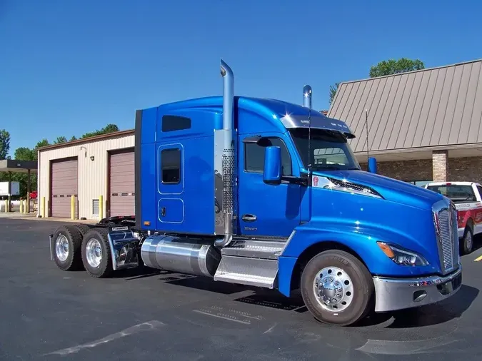 2025 Kenworth T680