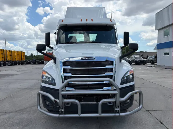 2021 Freightliner Cascadia 126