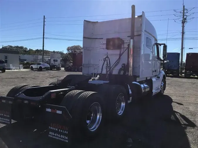 2021 VOLVO VNL740