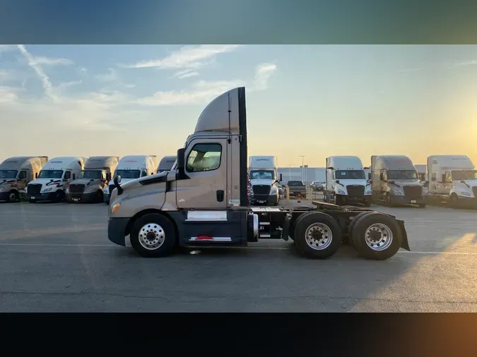 2019 Freightliner Cascadia 126ab5c407df096f572f7c359385de00bbc