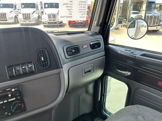 2023 Peterbilt 389