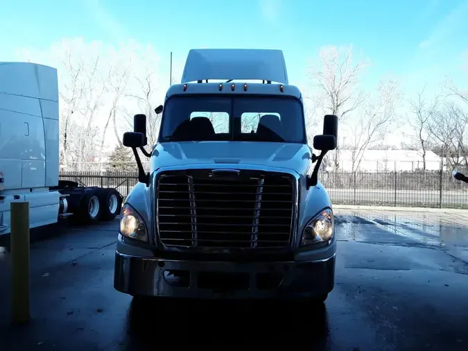 2019 FREIGHTLINER/MERCEDES CASCADIA 125ab5e2efa7256f56c22287b5a95ad29a6