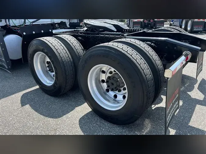 2020 FREIGHTLINER CA126