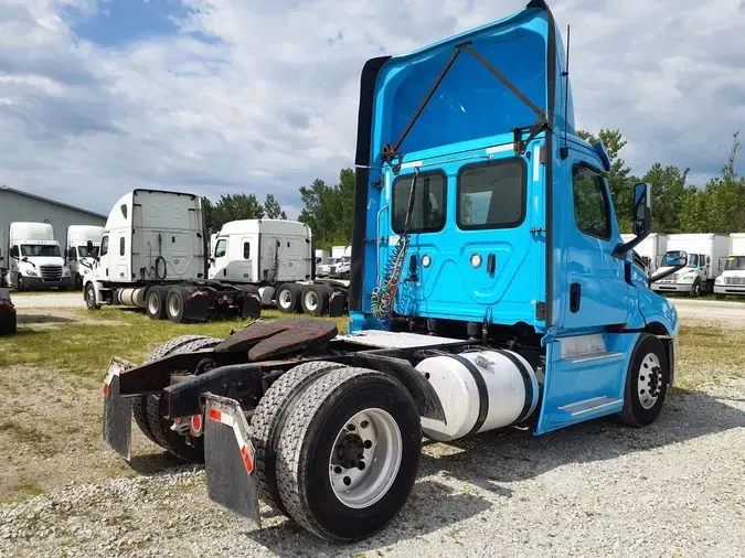 2020 FREIGHTLINER/MERCEDES NEW CASCADIA 126ab638e38c4ced4abc16388c5e6eedfc9