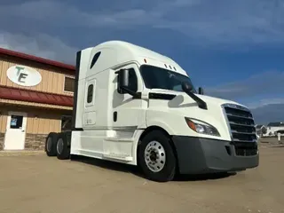 2020 Freightliner Cascadia 126