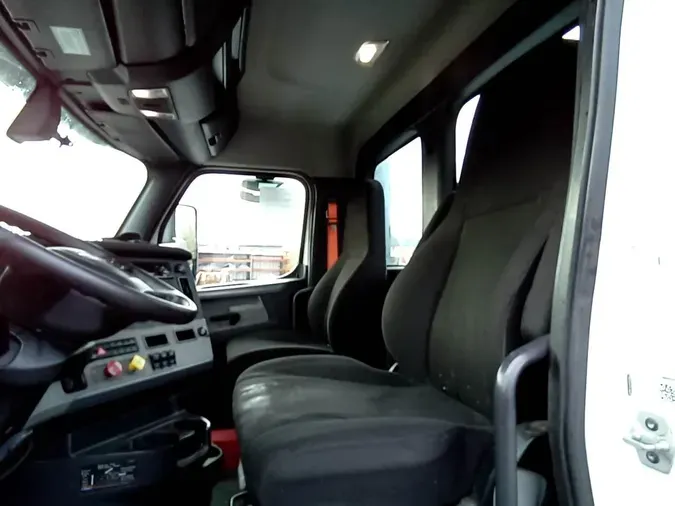 2020 Freightliner Cascadia 126