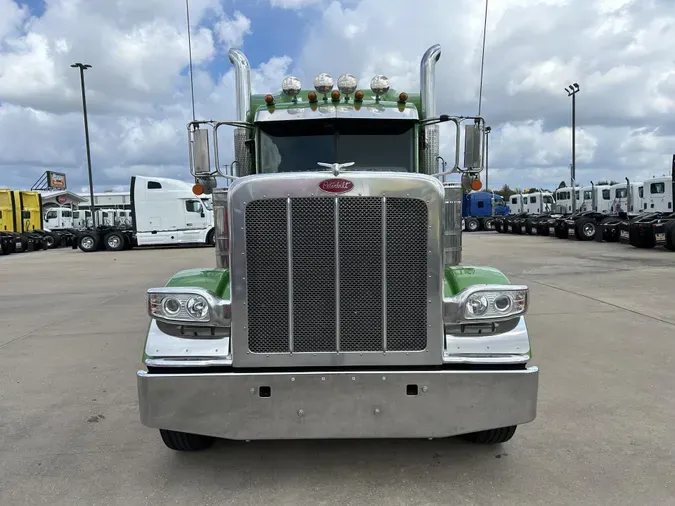 2022 Peterbilt 389