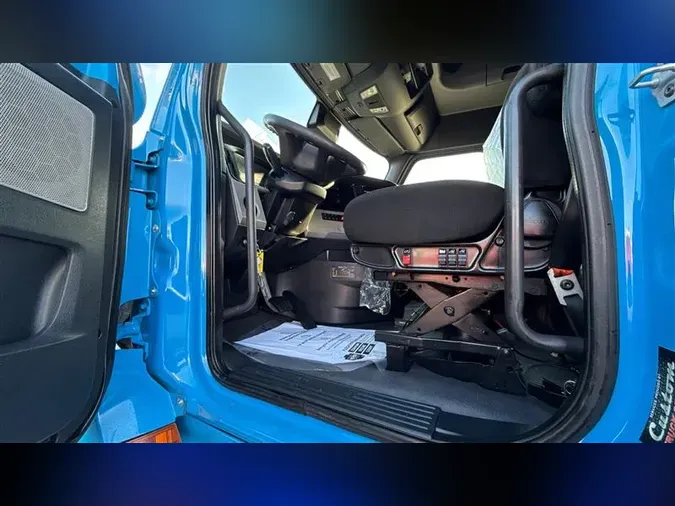 2022 FREIGHTLINER CA126