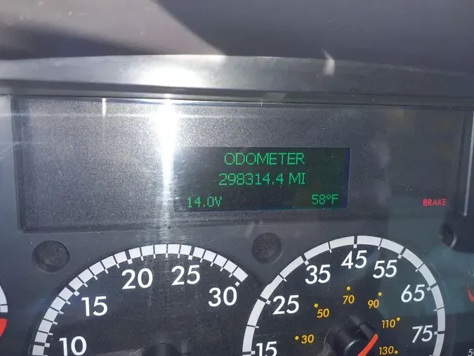 2018 FREIGHTLINER M2 106