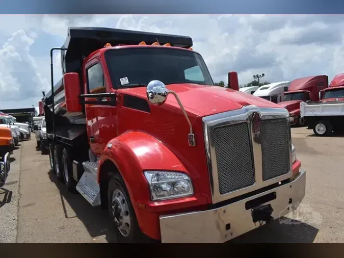 2017 KENWORTH T880