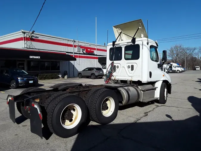 2017 FREIGHTLINER/MERCEDES CASCADIA 113