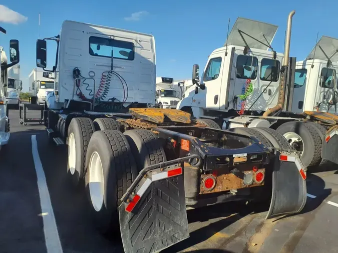 2019 VOLVO VNL64T-300