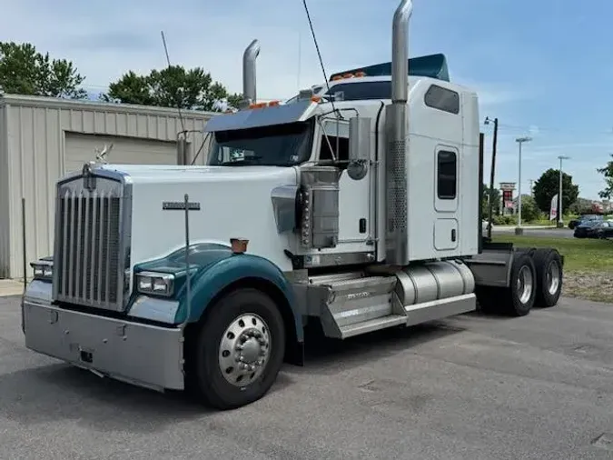 2021 Kenworth W900L
