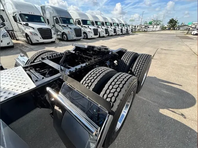 2022 Freightliner Cascadia 126
