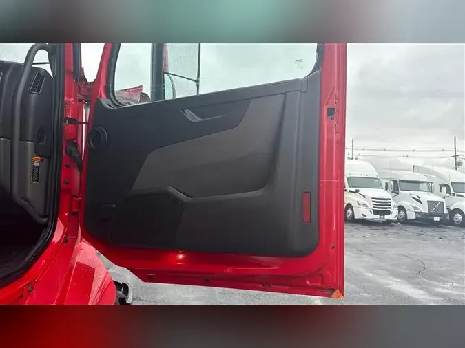 2021 FREIGHTLINER CA126