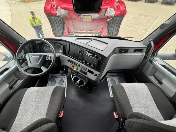 2022 FREIGHTLINER Cascadia 126ab7bb0ec7e5712155d9c7cd205aced8f