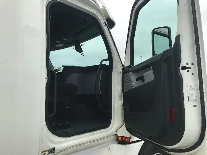 2018 Freightliner T12664ST