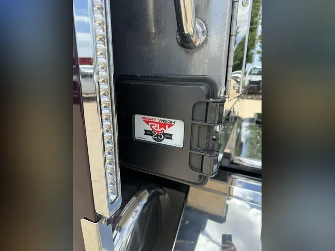 2021 Peterbilt 389