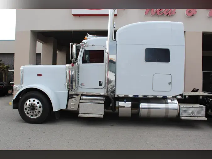 2022 Peterbilt 389