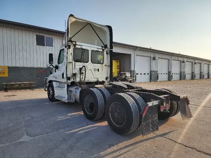 2018 Freightliner X12564ST