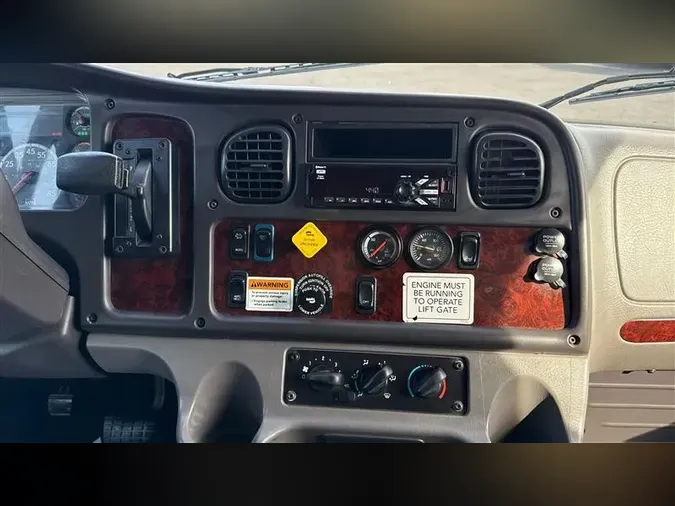 2019 FREIGHTLINER M2-106