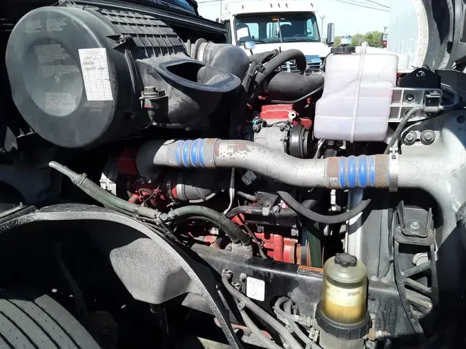 2019 VOLVO VNL64T-300