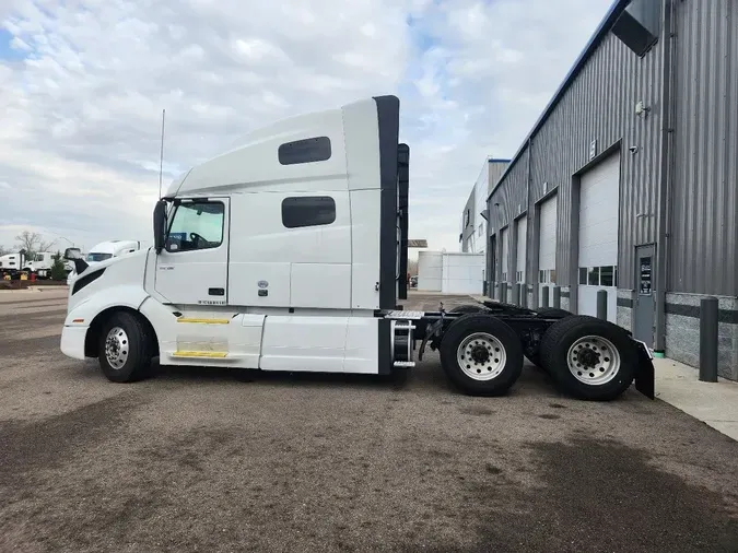 2020 VOLVO VNL64T760