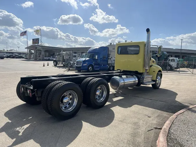 2020 Peterbilt 348