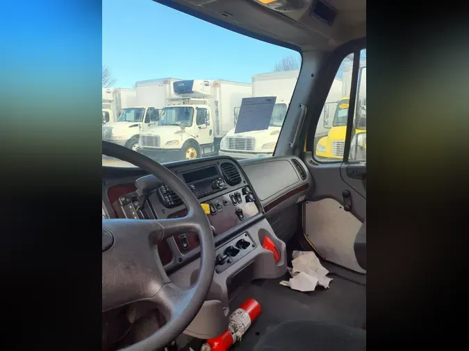 2016 FREIGHTLINER/MERCEDES M2 106