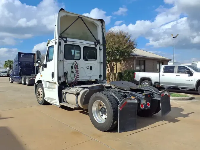 2019 FREIGHTLINER/MERCEDES CASCADIA 113