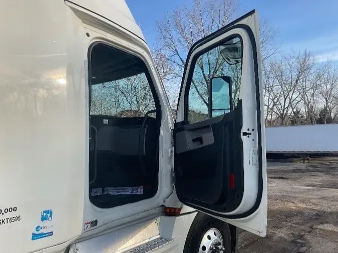 2019 Freightliner T12664ST