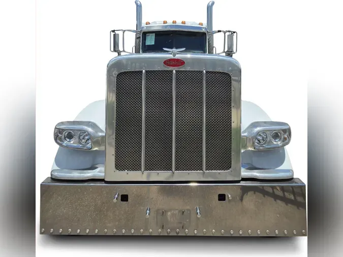 2023 Peterbilt 389