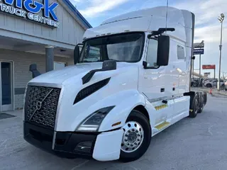 2021 VOLVO VNL64T740