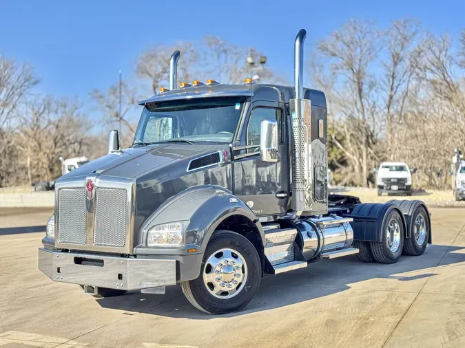 2021 KENWORTH T880