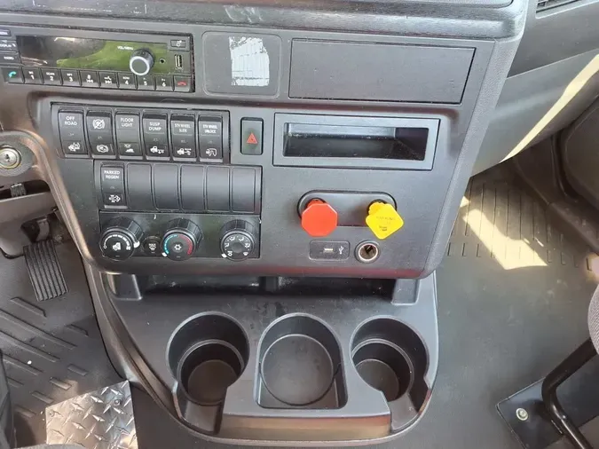 2020 NAVISTAR INTERNATIONAL RH613 DAYCAB S/A