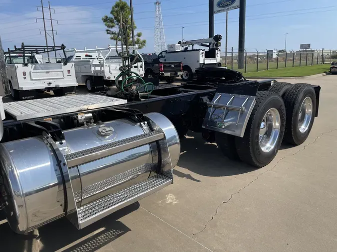 2015 Peterbilt 389