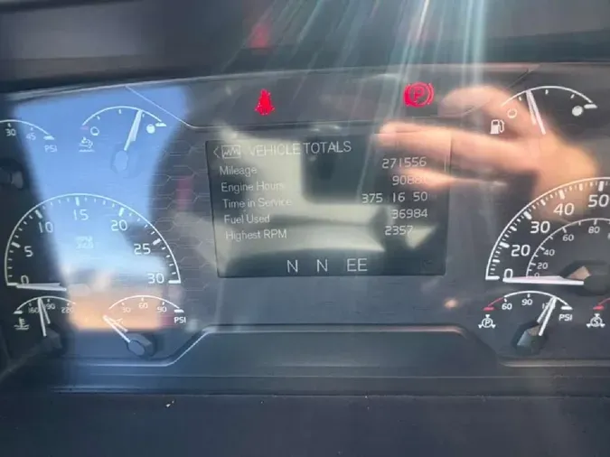 2024 VOLVO VNL64T860