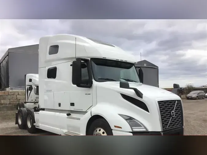 2021 VOLVO VNL760