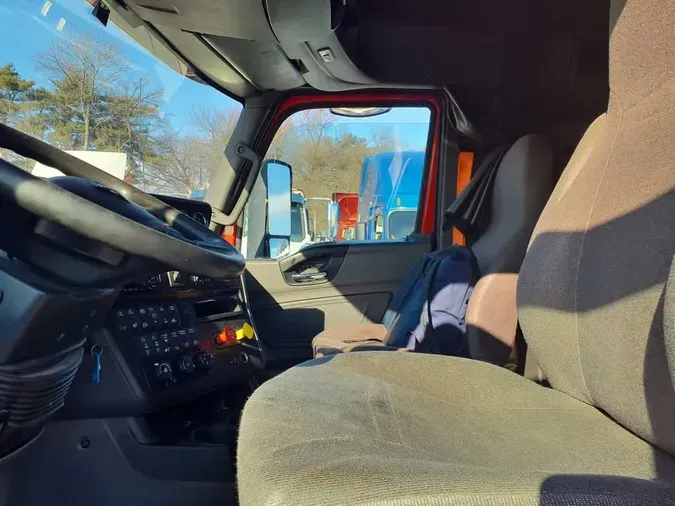 2020 NAVISTAR INTERNATIONAL LT625 SLPR CAB