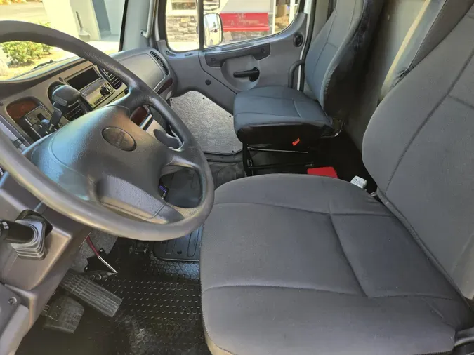 2019 Freightliner Business Class M2 106