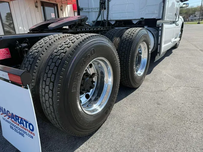 2023 VOLVO VNL64T760