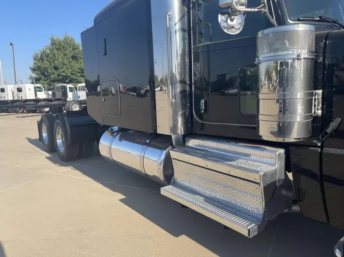 2021 Peterbilt 389