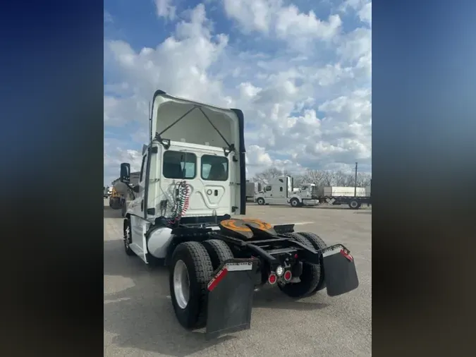 2019 FREIGHTLINER/MERCEDES CASCADIA 125abb40226479248e3ff3bc3375fc89486